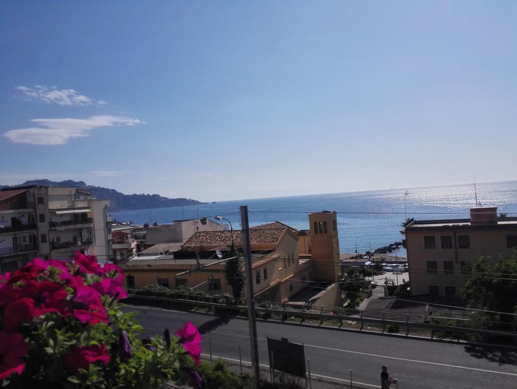 Naxos Apartments ジャルディーニ・ナクソス エクステリア 写真